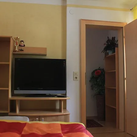 هاوس إبيرل * فوش ان دير غلوكنه