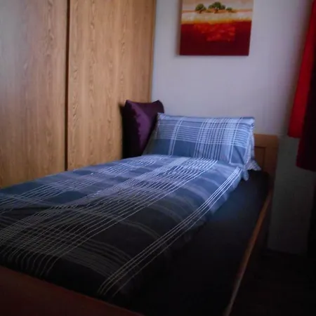 هاوس إبيرل *