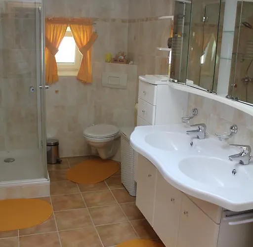 Haus Eberl 홈스테이 푸슈안데르글로크네르스트라세